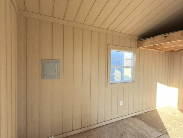 Size is 16x16, not 16x20.

USED/REPO. Lots of add ons. Save big $$!!